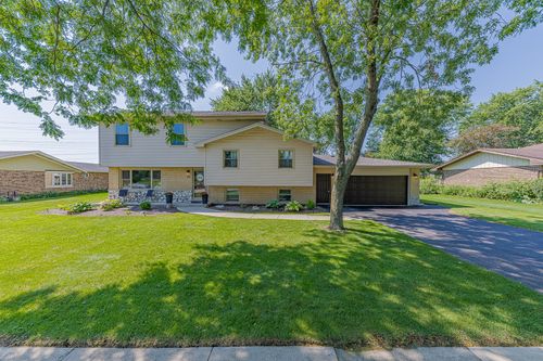 220 Pfaff Dr, Frankfort, IL, 60423-1625 | Card Image