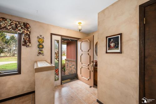 49 James Dr, Carleton, MI, 48117-9376 | Card Image