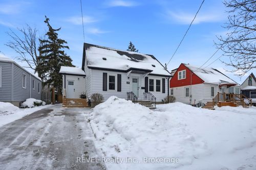 18 Lincoln Ave, St Catharines, ON, L2P2C6 | Card Image