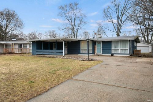 3239 Essex Drive, South Bend, IN, 46615-3221 | Card Image