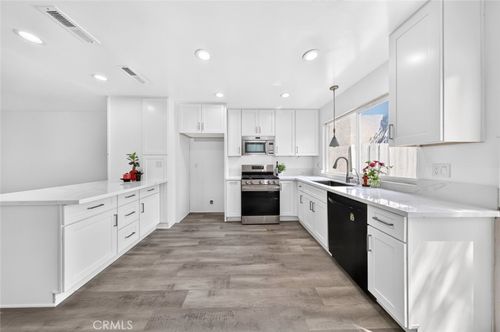 5-16733 Parthenia St, North Hills, CA, 91343-5502 | Card Image