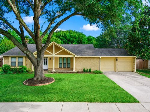 1208 Piney Woods Dr, Friendswood, TX, 77546-5228 | Card Image
