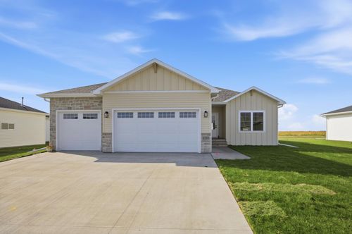 4288 Pine Pkwy S, Fargo, ND, 58104-8575 | Card Image