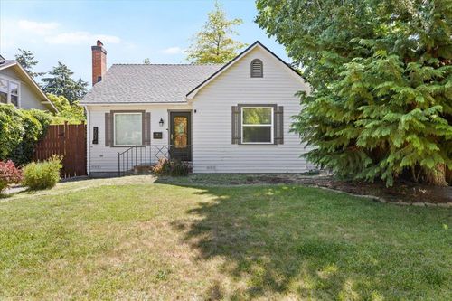 207 Vancouver Ave, Medford, OR, 97504-7422 | Card Image