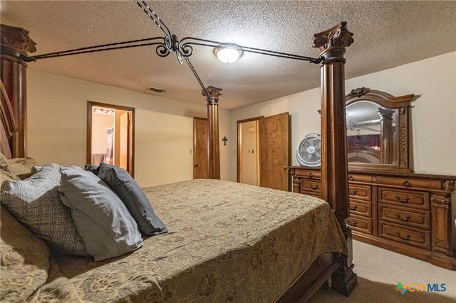 911 S Peck St, House other with 3 bedrooms, 2 bathrooms and null parking in Shiner TX | Image 15