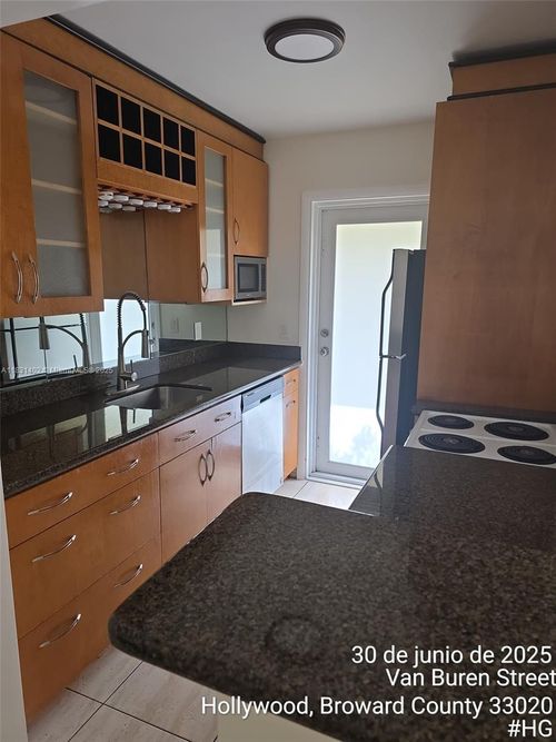 apt-4-2243 Van Buren St, Hollywood, FL, 33020-4940 | Card Image