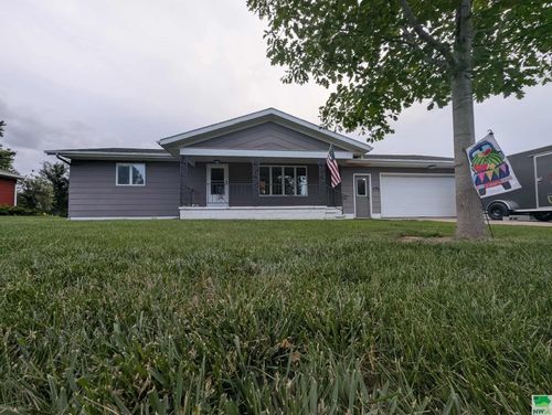 821 Country Club Dr, Akron, IA, 51001-8540 | Card Image