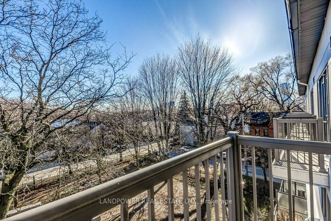 991 Dundas St E, House attached with 3 bedrooms, 3 bathrooms and 1 parking in Toronto ON | Image 35
