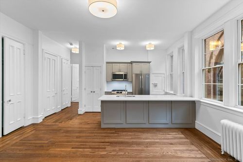 apt-204-284 Orange St, New Haven, CT, 06510-1705 | Card Image