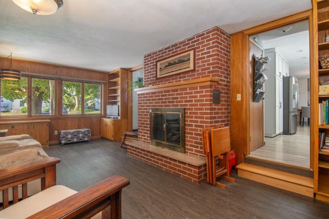 Gas fireplace makes it super easy to warm up | Image 16