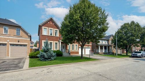 8 Westacott Cres, Ajax, ON, L1T4H6 | Card Image