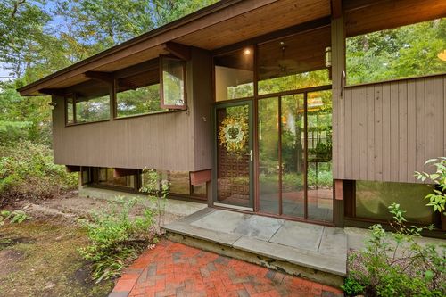 4 Plum Hl, Manchester, MA, 01944-1702 | Card Image