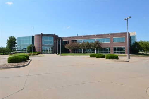 200-8710 Earhart Ln Sw, Cedar Rapids, IA, 52404-8980 | Card Image