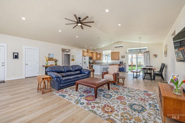 8142 Us Highway 95, House other with 3 bedrooms, 2 bathrooms and 2 parking in Marsing ID | Image 11