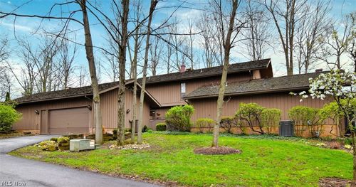 570-21 Russet Woods Ln, Aurora, OH, 44202-6806 | Card Image