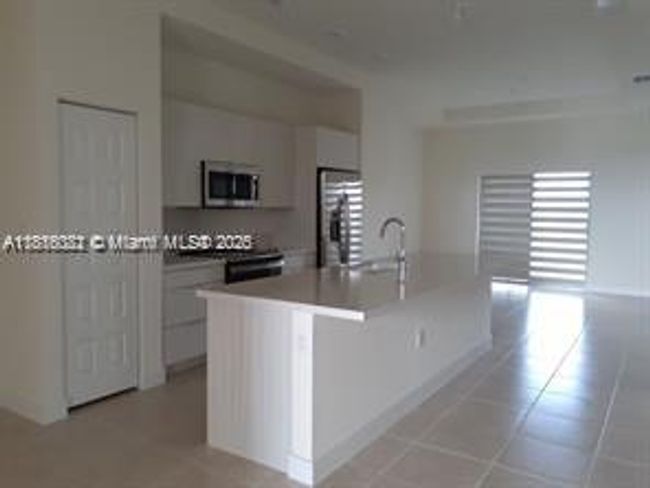 APT-32 - 8055 Nw 104 Th Ave, Condo with 2 bedrooms, 3 bathrooms and null parking in Doral FL | Image 7