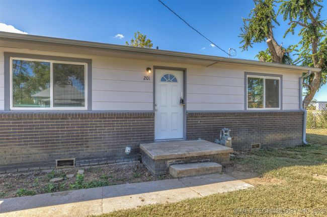 201 E 1 St St, House other with 2 bedrooms, 1 bathrooms and null parking in Claremore OK | Image 4