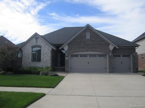 49389 Monarch Dr, Macomb, MI, 48044-1551 | Card Image