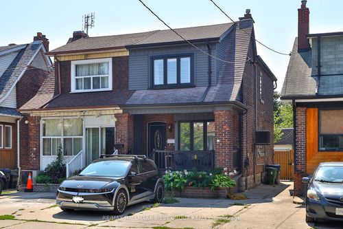 33 Exeter St, Toronto, ON, M6N1G3 | Card Image