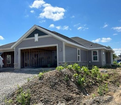 532 Hunter Oaks Blvd, Watertown, WI, 53094-7701 | Card Image