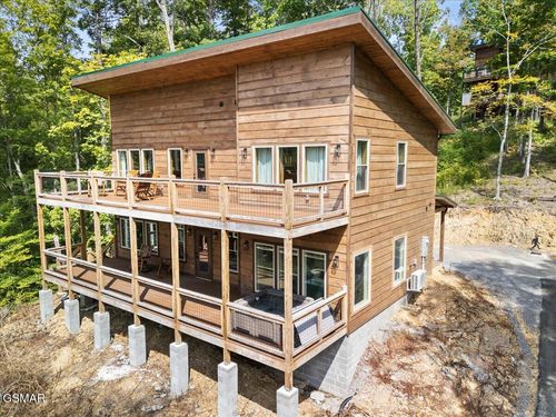 2932 Ginas Way, Sevierville, TN, 37862-7852 | Card Image