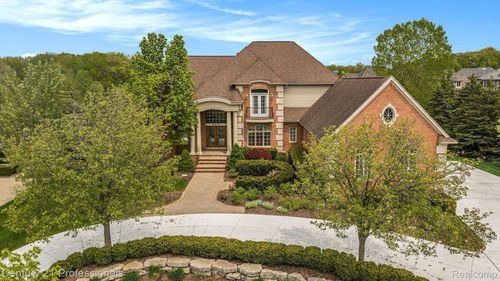 2832 Croftshire Ct, Rochester, MI, 48306-4925 | Card Image