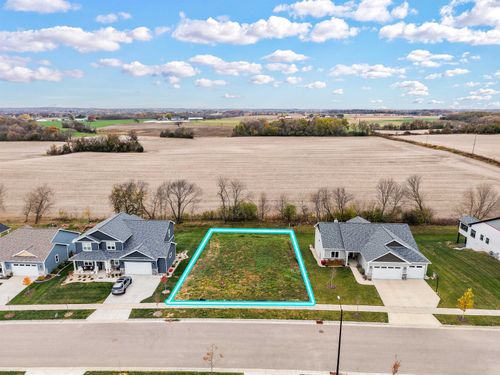 1024 Nordland Dr, STOUGHTON, WI, 53589-9113 | Card Image