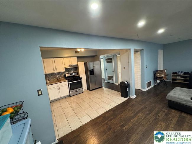 215 W Lehigh St, Townhouse with 3 bedrooms, 3 bathrooms and null parking in Bethlehem PA | Image 8