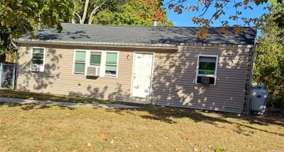 633 Hoffman Avenue, House other with 3 bedrooms, 1 bathrooms and null parking in Bellport NY | Image 3