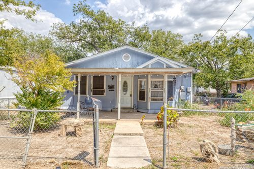 1709 Avenue E, Hondo, TX, 78861-1926 | Card Image