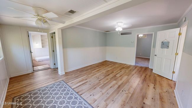 Sitting area | Image 19