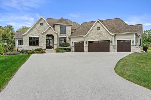 W336S981 Riemer Court, DELAFIELD, WI, 53066 | Card Image