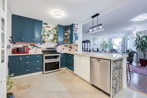 701-4200 Bathurst St, North York, ON, M3H6C7 | Card Image
