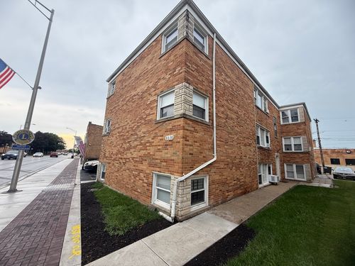 2n-8038 Grand Ave, River Grove, IL, 60171-1527 | Card Image