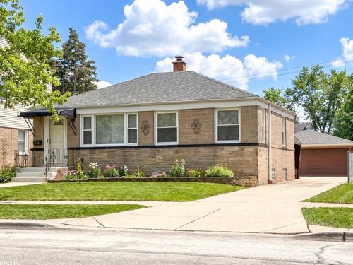 2112 Portsmouth Ave, Westchester, IL, 60154-4460 | Card Image