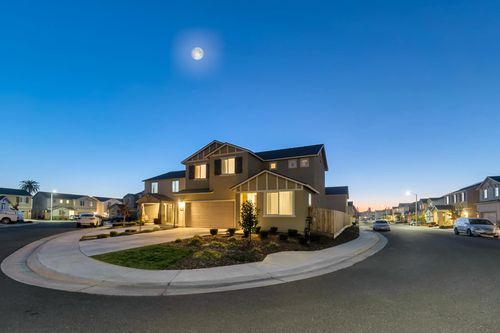 2207 S Crumal St, Visalia, CA, 93292-7742 | Card Image