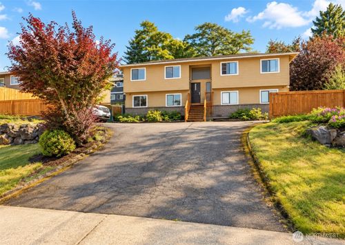 21614 29th Avenue S, Des Moines, WA, 98198 | Card Image