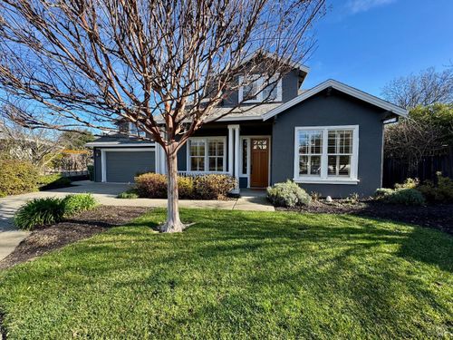917 Signorelli Cir, Saint Helena, CA, 94574-9520 | Card Image