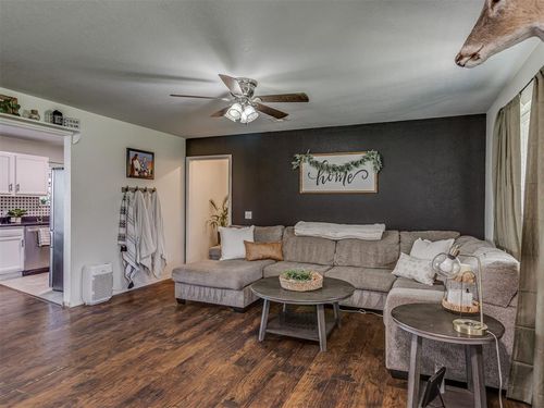 124 S 5th Ave, Stroud, OK, 74079-4651 | Card Image