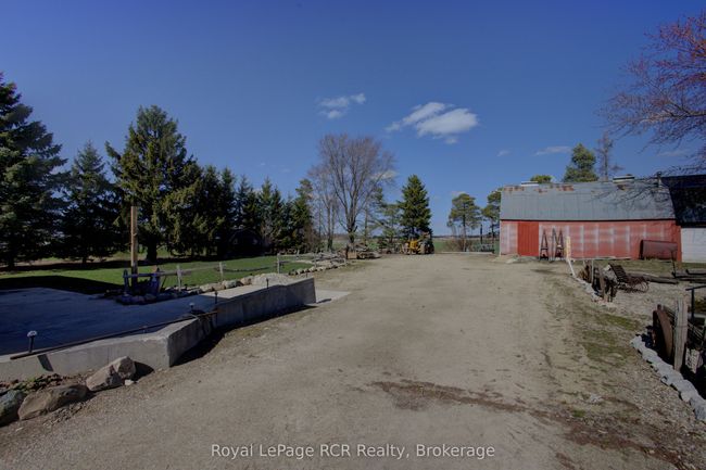 8715 Wellington Rd 7, House other with 4 bedrooms, 2 bathrooms and 10 parking in Palmerston ON | Image 6
