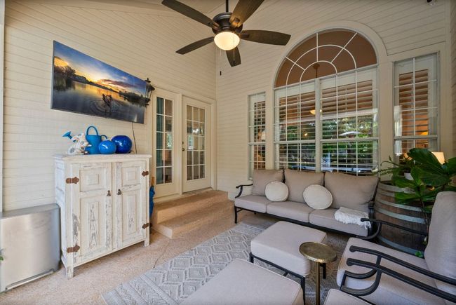 Back outdoor patio area | Image 12