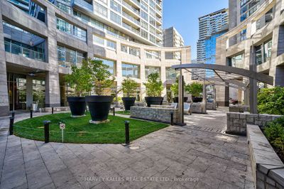 1612 - 2181 Yonge St, Condo with 1 bedrooms, 1 bathrooms and 1 parking in Toronto ON | Image 2