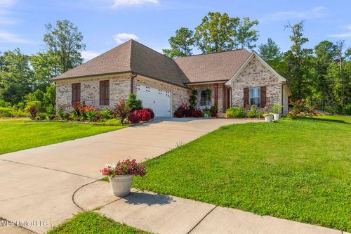 600 Ponderosa Dr, Flowood, MS, 39232-7004 | Card Image