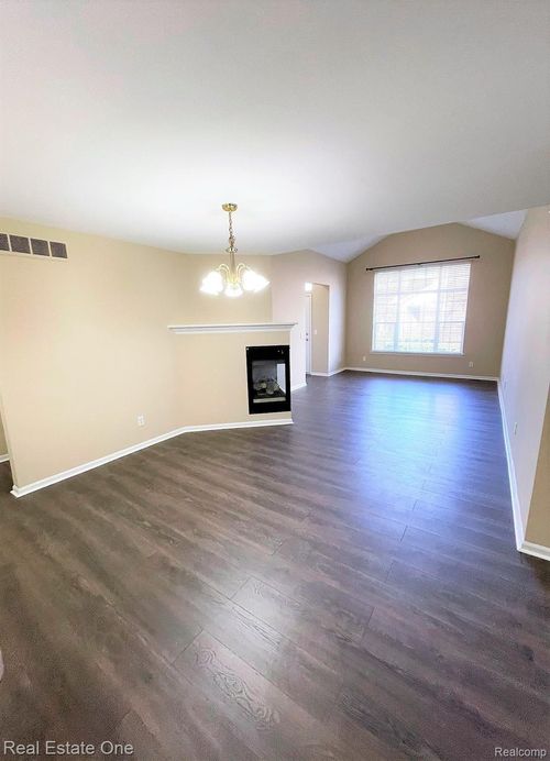 4103 Cameron Cir, Commerce Twp, MI, 48390-5827 | Card Image