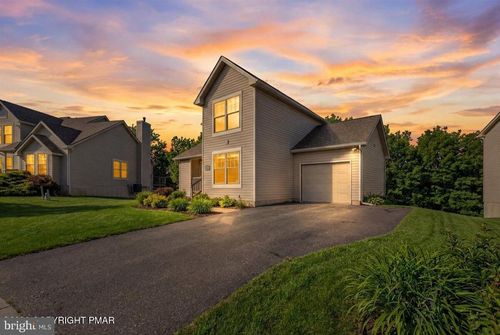 208 Sycamore Ct, Tannersville, PA, 18372-9505 | Card Image