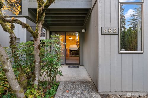 482-6581 137th Pl Ne, Redmond, WA, 98052-1802 | Card Image