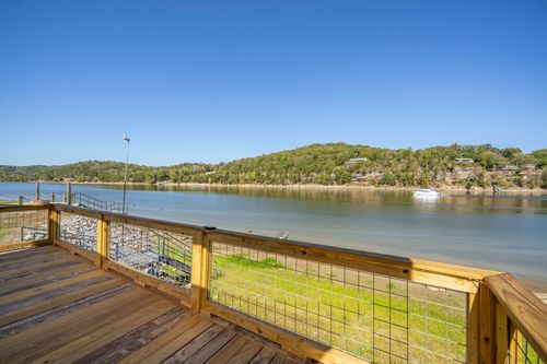 130 S River Front Dr, Clifton, TN, 38425-2001 | Card Image