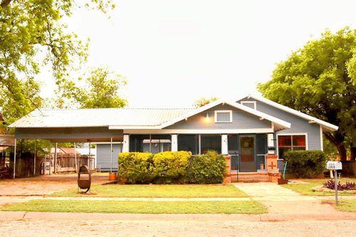 605 Lamar St, Winters, TX, 79567-5312 | Card Image