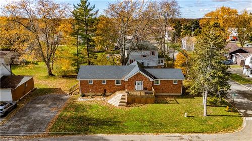 16 Chestnut St, Port Rowan, ON, N0E1M0 | Card Image