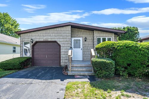 17 Dogwood Lane, Brookhaven, NY, 11949 | Card Image